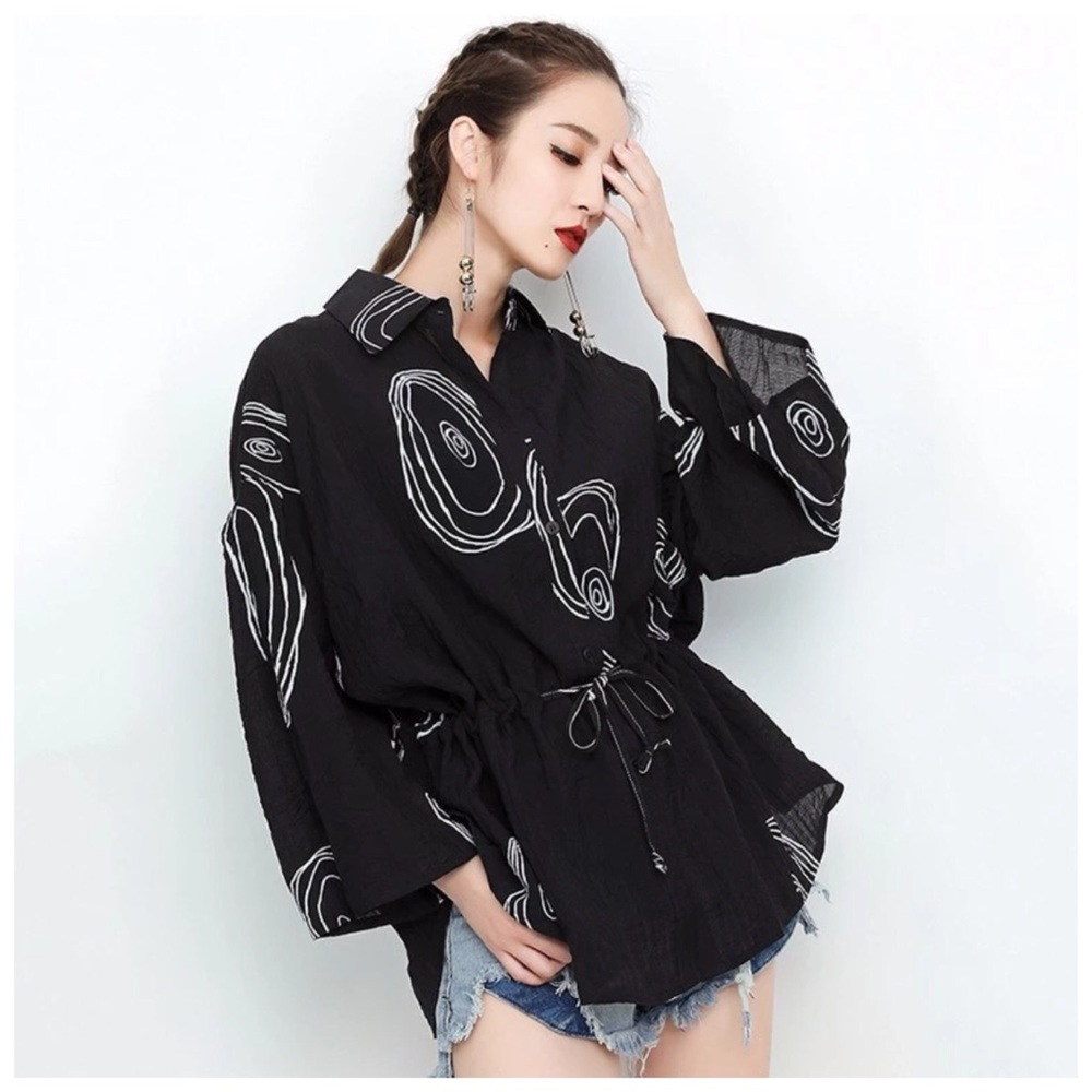 🌼 Black & White Swirl Cinch Tie Flowing Top - Picture 3 of 6